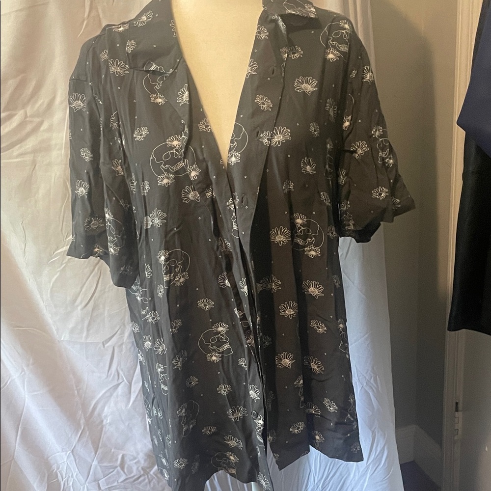 Tilly's Black Floral Casual Shirt